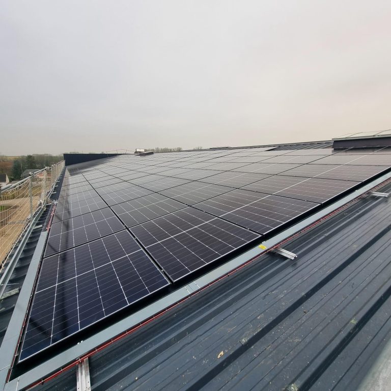 Hangar agricole · 750 kWc — installation EGP ENERGIE